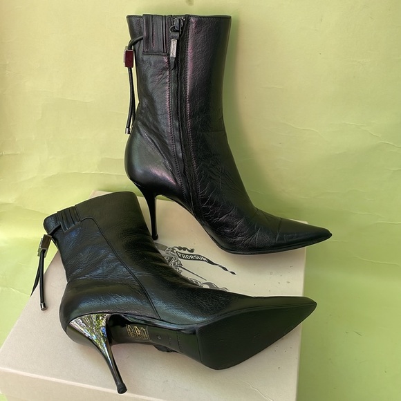 Vintage black Burberry leather booties with metallic heels - Picture 12 of 16